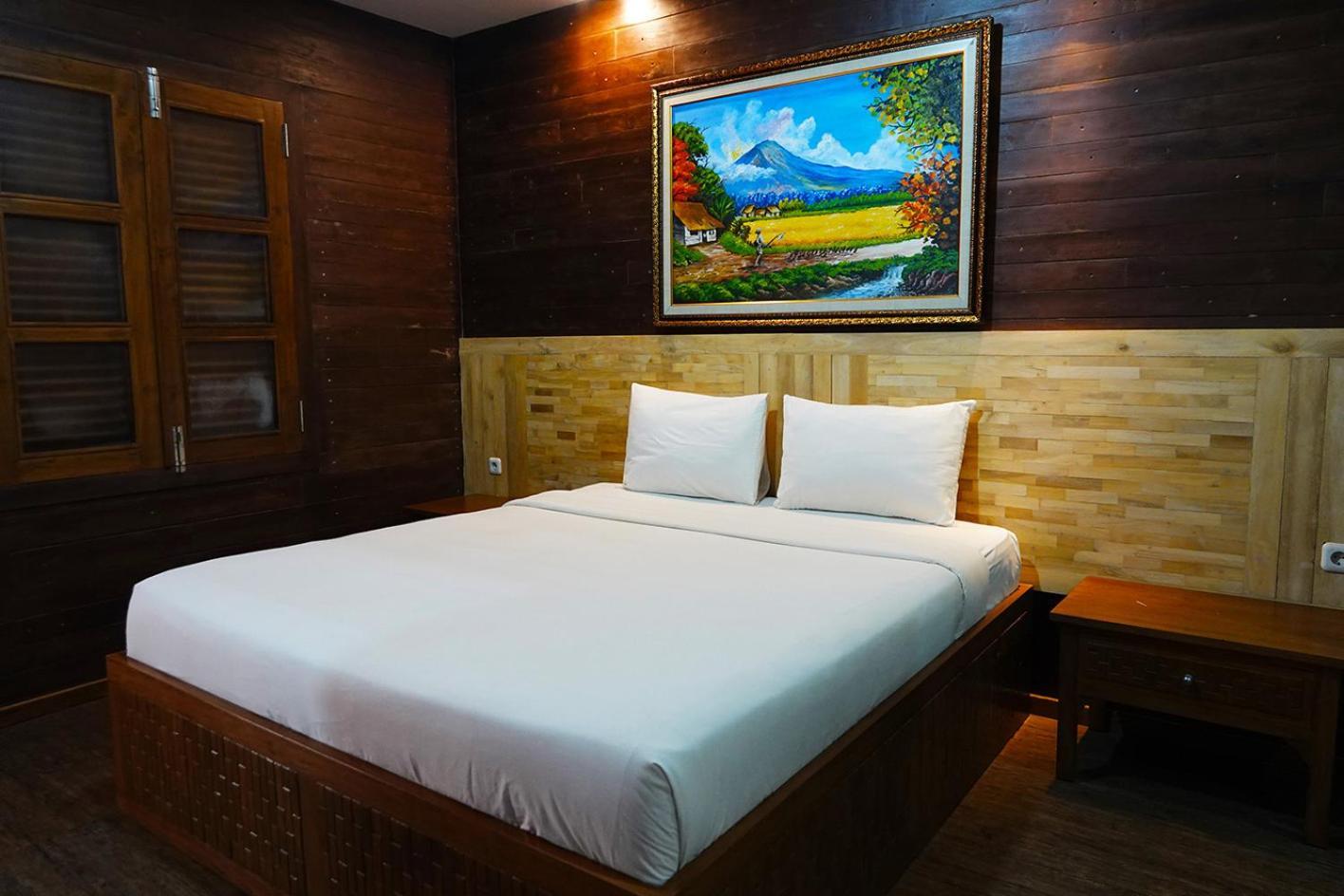 Baratha Hotel & Resto Бондовосо Экстерьер фото