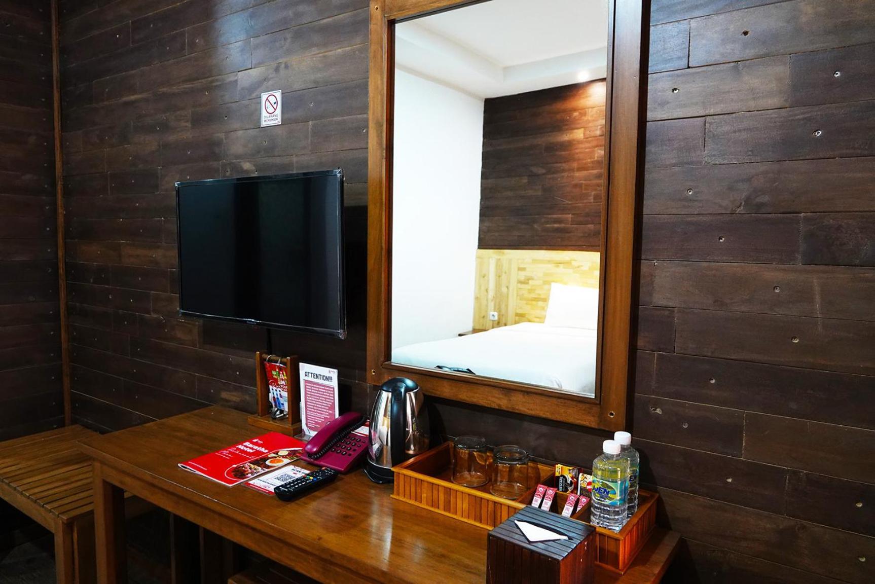 Baratha Hotel & Resto Бондовосо Экстерьер фото