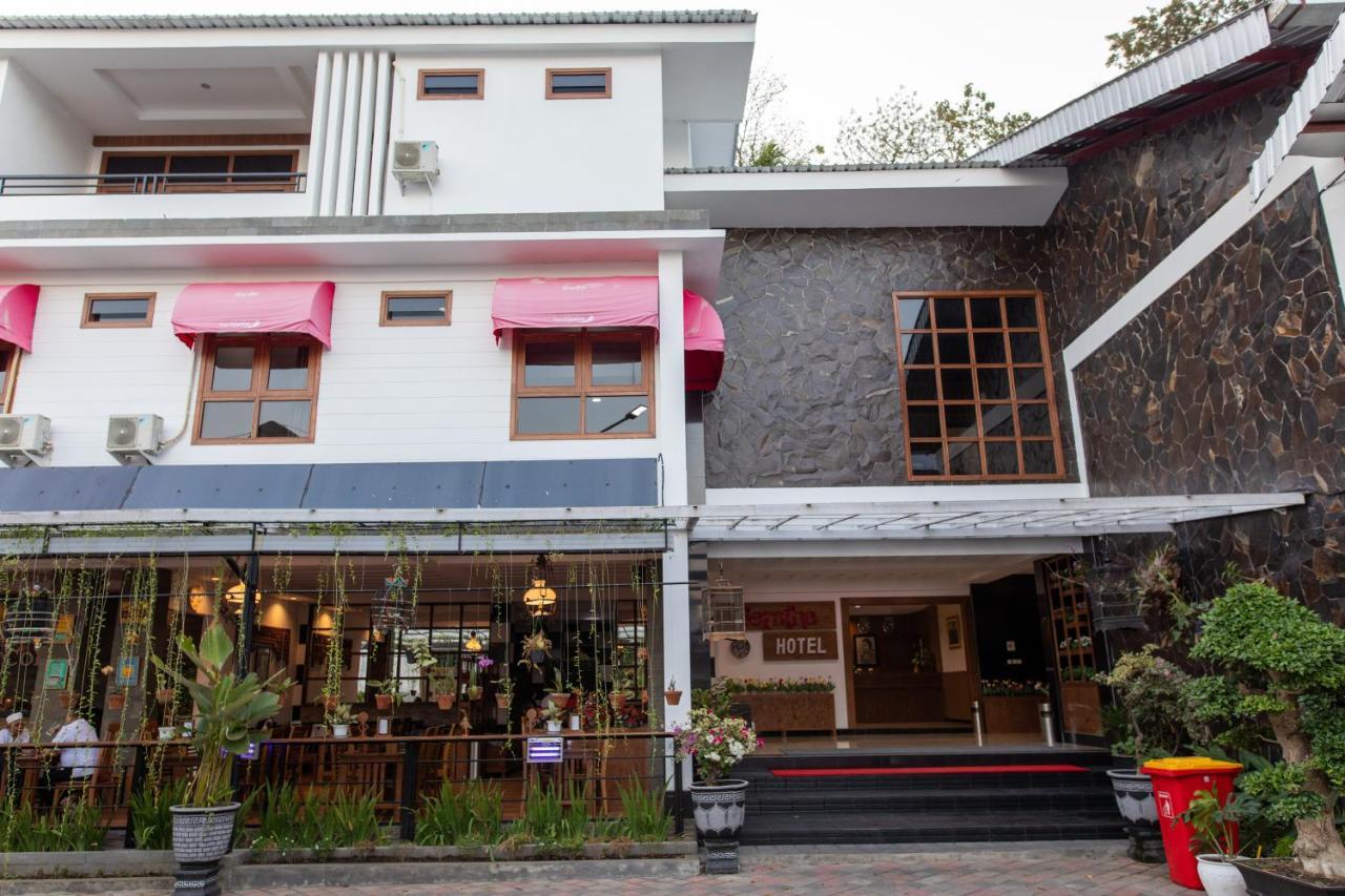 Baratha Hotel & Resto Бондовосо Экстерьер фото