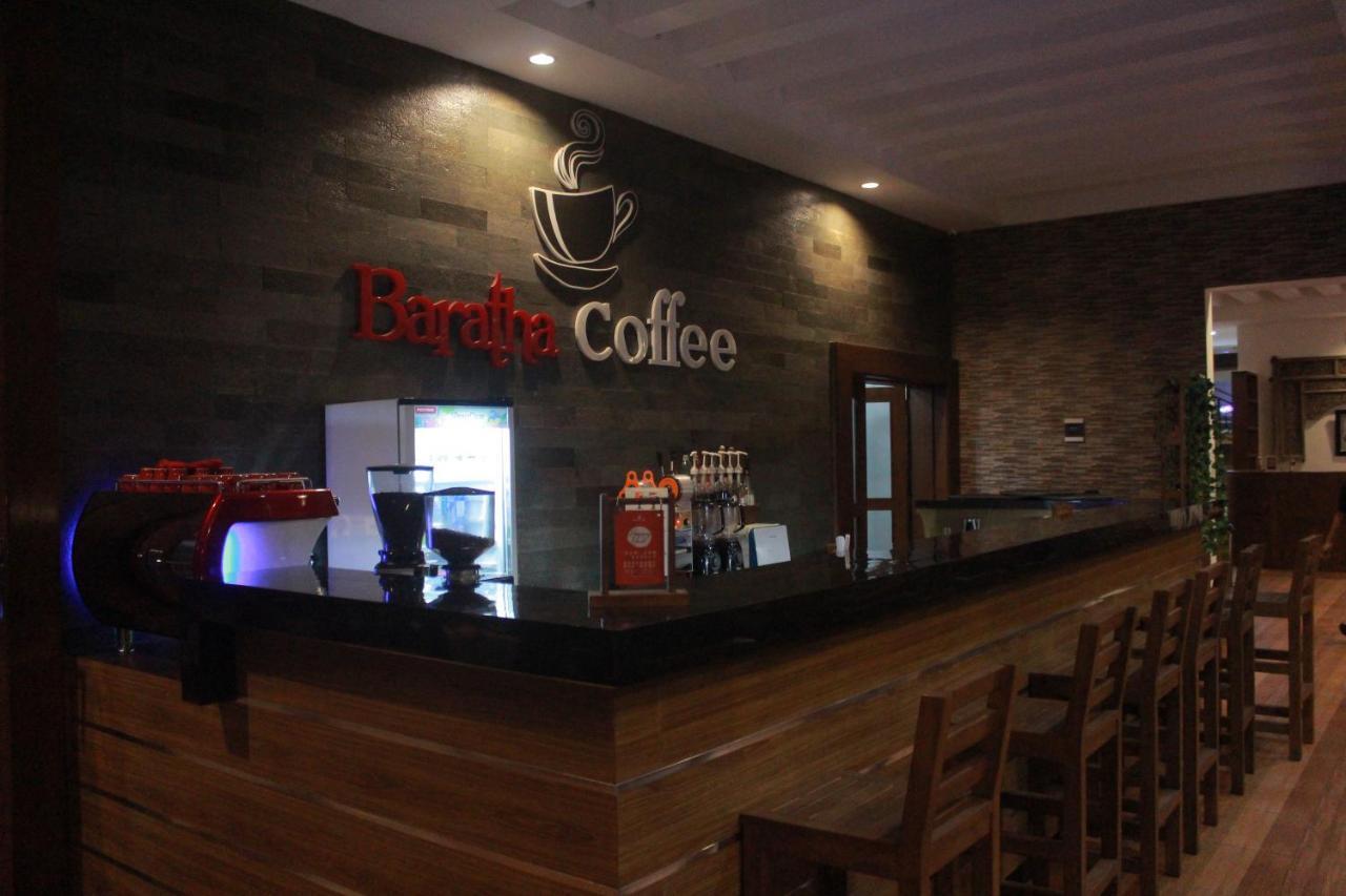 Baratha Hotel & Resto Бондовосо Экстерьер фото